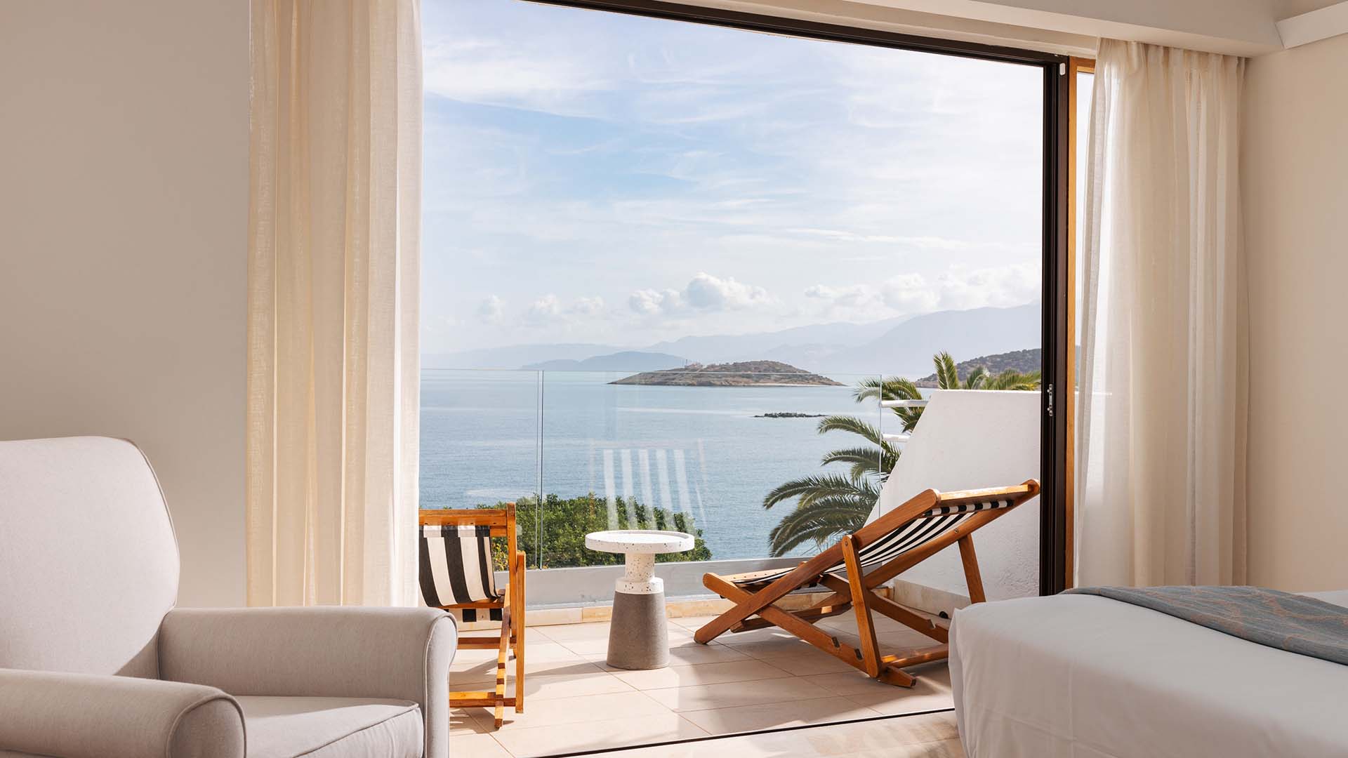 classic-suite-1-bdrm-sea-view-1_gallery_1920x1080.jpg