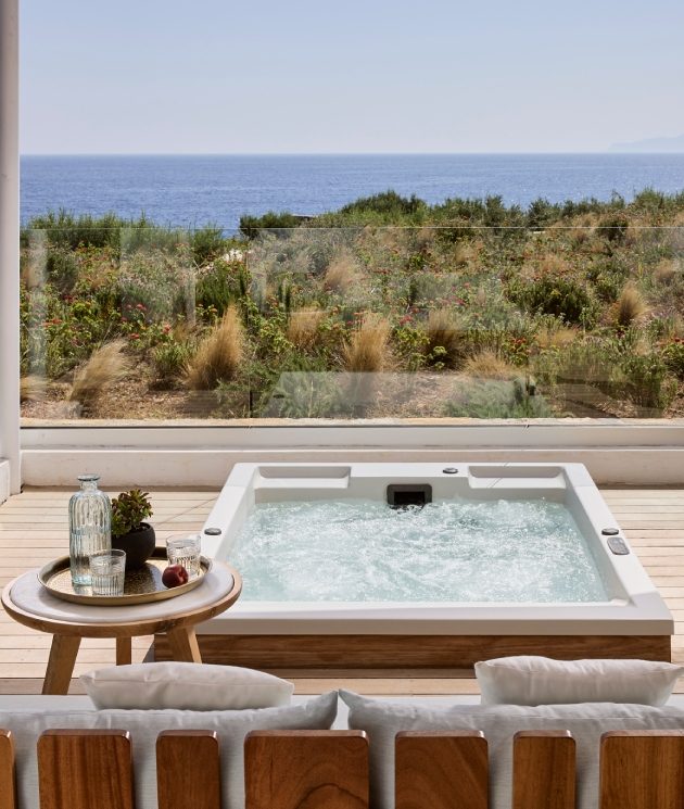 club-suite-outdoor-hot-tub-seaview-2.jpg